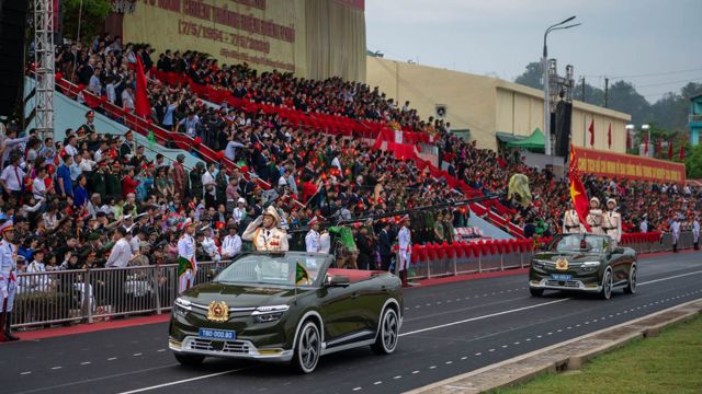 Xe điện Vinfast Việt Nam ghi dấu trong lễ diễu binh 2/9, biểu tượng cho kỷ nguyên mới