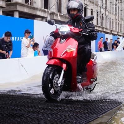 Có đáng xuống tiền cho chiếc chiếc xe máy điện lội nước trong mùa mưa lũ Vinfast EVO 200 Lite